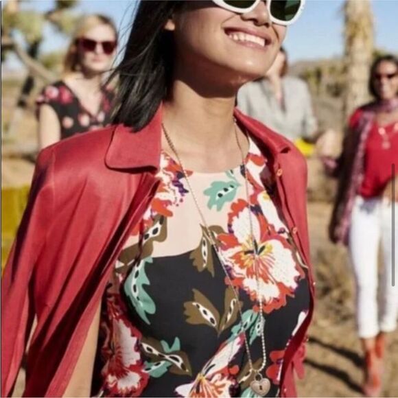 Cabi Black Red Colorful Hibiscus Floral Print Lightweight Sleeveless Tank Blouse - Picture 2 of 16